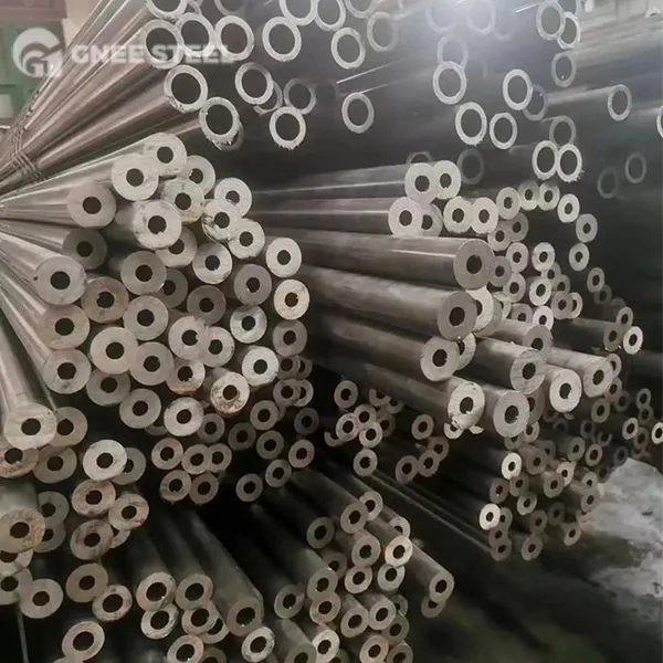 E470 Nakreslená studená hladká trubica